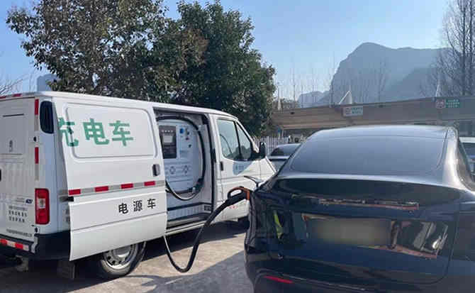 民丰汽车搭电